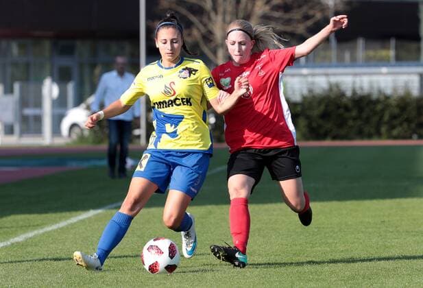 WOMEN SOCCER - BL, St.Poelten vs Altenmarkt SANKT POELTEN,AUSTRIA,16.SEP.18 - WOMEN SOCCER - OEFB Damen Bundesliga, SKN St. Poelten vs SKV Altenmarkt. Image shows Nicole Sauer (St.Poelten) and Bettina Pfleger (Altenmarkt). GEPAxpictures xWalterxLuger