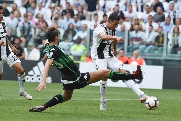 Fußball, Juventus Turin - Sassuolo Calcio IPP20180916 Football - soccer: Serie A, Juventus Turin - Sassuolo Calcio, cristiano ronaldo segna il gol del 2-0 (Verwendung nur in Deutschland - GERMANY ONLY) *** IPP20180916 Football soccer Serie A Juventus Torino Sassuolo Calcio cristiano ronaldo segna il gol del 2 0 Use only in Germany GERMANY ONLY 