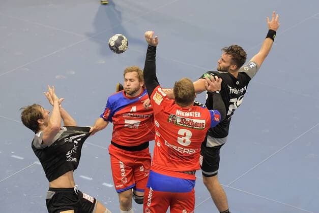 16 09 2018 Handball 2 Bundesliga HC Elbflorenz Dresden HBW Balingen Weilstetten Dresdens Sebastian Gress re plays on Norman Flödl in the center 4 Balingens Christoph Foth and 3 Balingens Marcel Niemeyer c