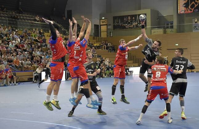 16 09 2018 Handball 2 Bundesliga HC Elbflorenz Dresden HBW Balingen Weilstetten Dresdens Sebastian Gress throws l c