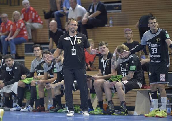 16 09 2018 Handball 2 Bundesliga HC Elbflorenz Dresden HBW Balingen Weilstetten Dresden coach Christian Pohler re Dresdens Roman Becvar c