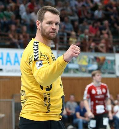 v left Dennis Klockmann VfL Lübeck Schwartau cheers DKB 2 Handball Bundesliga DJK Rimpar Wolves VfL Lübeck Schwartau xfsx