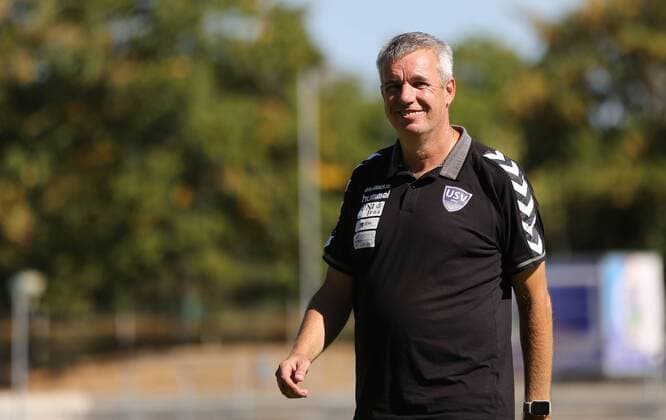 16 09 2018 xcex Germany Frankfurt Soccer Womens Football Second Women Bundesliga Season 2018 2019 1 FFC Frankfurt II vs FF UPS Jena Coach Steffen Beck USV