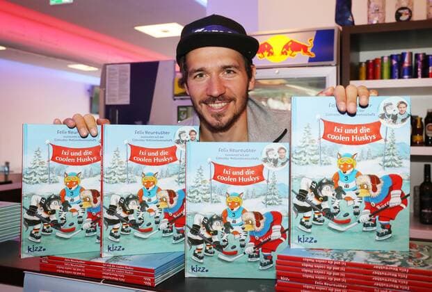 Sport Themen der Woche KW38 Sport Bilder des Tages Felix Neureuther präsentiert sein Kinderbuch Ixi und die coolen Huskys Felix Neureuther präsentiert sein 2. Kinderbuch Ixi und die coolen Huskys im Olympia Eisstadion in München München Bayern Deutschland Olympia Eisstadion *** Felix Neureuther presents his childrens book Ixi and the cool huskies Felix Neureuther presents his 2 childrens book Ixi and the cool huskies in the Olympic Ice Stadium in Munich Munich Bavaria Germany Olympic Ice Stadium