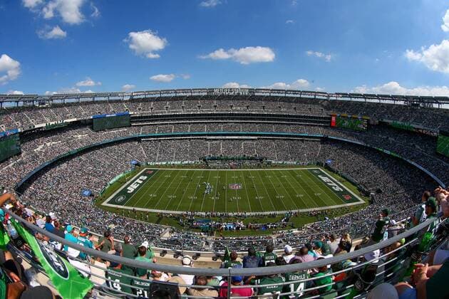 EAST RUTHERFORD, NJ - SEPTEMBER 16: A General View of MetLife Stadium during the first quarter of the National Football League game between the New York Jets and the Miami Dolphins on September 16, 2018 at MetLife Stadium in East Rutherford, NJ. (Photo by Rich Graessle Icon Sportswire) NFL American Football Herren USA SEP 16 Dolphins at Jets Icon18091612429 EDITORIAL USE ONLY