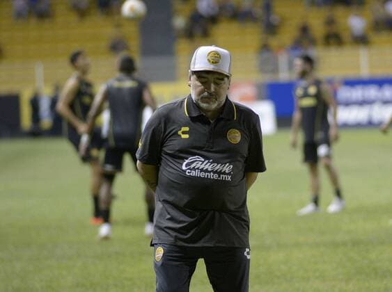 Fußball, Maradona mit erfolgreichem Trainer-Debüt in Mexiko Dorados of Culiacan head coach Diego Armando Maradona before a game corresponding to day 8 of the MX promotion league, held at the Banorte stadium in the city of Culican, Sinaloa, Mexico, 17 September 2018. Ecuadorian Vinicio Angulo scored three goals to head today s rout of the Sinaloa Dorados, 4-1 over the Cafetaleros de Tapachula in the debut of Diego Armando Maradona as coach of the Big Fish in the Liga de Ascenso of Mexican soccer. Dorados de Sinaloa wins 4-1 before Cafetaleros in Maradona s dream debut !ACHTUNG: NUR REDAKTIONELLE NUTZUNG!  Copyright: xJuanxCarlosxCruzx MEX063 20180918-636728501316682286