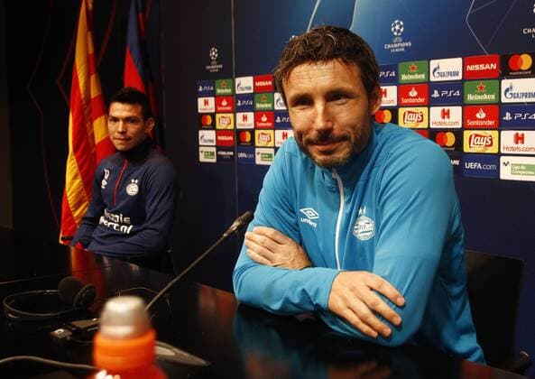 Rueda de prensa de Van Bommel antes del partido de Champions League contra el Barcelona. Van Bommel attends press conference PK Pressekonferenz before the Champions League match against Barcelona. 