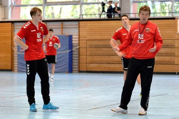 Handball Men 1 Bundesliga Season 2018 19 Training Füchse Berlin Christoph Reißky No 43 Füchse Berlin Head coach Velimir Petkovic Füchse Berlin 18 09 18 Copyright: xMichaelxHundtx xMatthiasxKochx