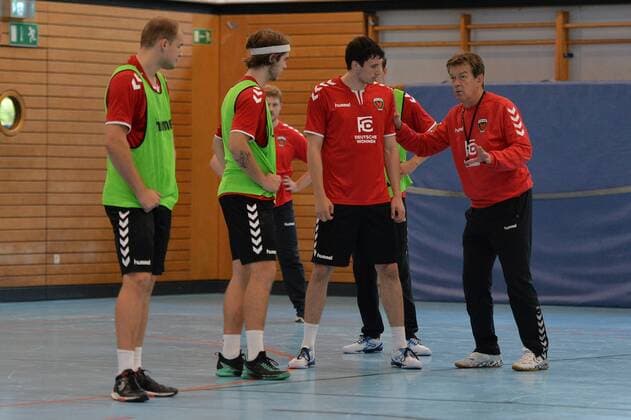 Handball Men 1 Bundesliga Season 2018 19 Training Füchse Berlin Paul Drux No. 95 Foxes Berlin Jacob Tandrup Holm No. 6 Foxes Berlin Kevin Struck No. 7 Foxes Berlin Head Coach Velimir Petkovic Foxes Berlin 18 09 18 Copyright: xMichaelxHundtx xMatthiasxKochx