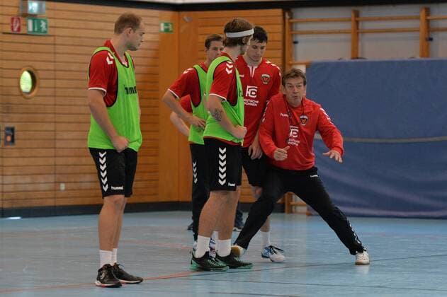 Handball Men 1 Bundesliga Season 2018 19 Training Füchse Berlin Paul Drux No. 95 Foxes Berlin Jacob Tandrup Holm No. 6 Foxes Berlin Kevin Struck No. 7 Foxes Berlin Head Coach Velimir Petkovic Foxes Berlin 18 09 18 Copyright: xMichaelxHundtx xMatthiasxKochx
