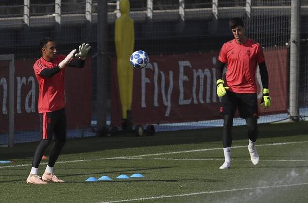 Real Madrid s goalies Keylor Navas (L) and Belgian Thiabut Courtois (R) attend the team s training session at Valdebebas city in Madrid, Spain, 18 September 2018. Real Madrid will be facing Roma in a Champions League match next 19 September 2018. Real Madrid training session !ACHTUNG: NUR REDAKTIONELLE NUTZUNG!  Copyright: xBALLESTEROSx GRAF5227 20180918-636728697123000434