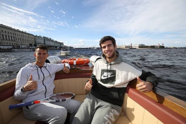 Tennis. XXIII INTERNATIONAL TENNIS TOURNAMENT Petersburg Open 2018. The first seeded Dominic Tim (Austria) and the 1st Russian racquet Karen Khachanov went on a water excursion along the rivers and canals of St. Petersburg on Tuesday, September 18. 