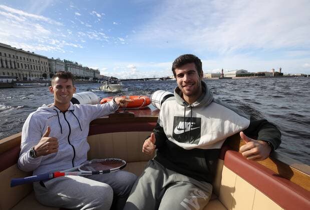 Tennis. XXIII INTERNATIONAL TENNIS TOURNAMENT Petersburg Open 2018. The first seeded Dominic Tim (Austria) and the 1st Russian racquet Karen Khachanov went on a water excursion along the rivers and canals of St. Petersburg on Tuesday, September 18. 
