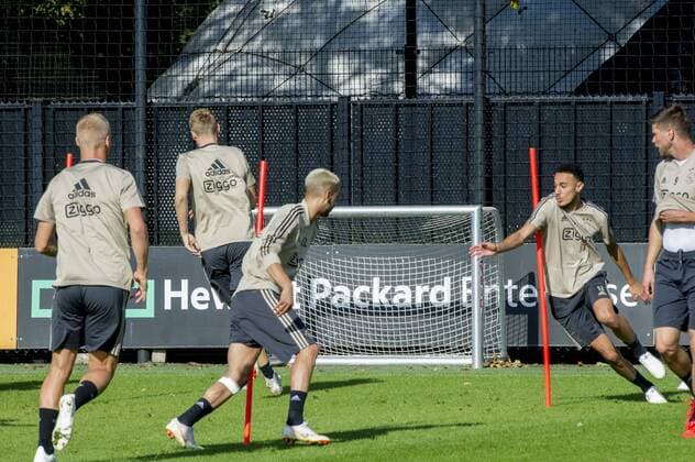 18-09-2018 VOETBAL: TRAINING EN PERSCONFERENTIE AJAX: AMSTERDAM Overzicht Foto: SCS Michel Utrecht xVIxVIxImagesx xSoenarxChamidxsportfotografiexIVx 12161807