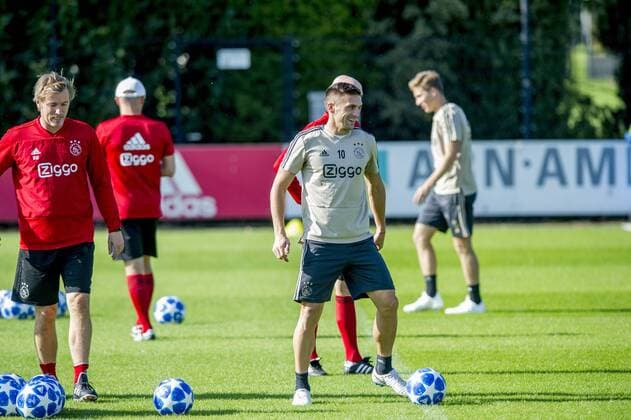 18-09-2018 VOETBAL: TRAINING EN PERSCONFERENTIE AJAX: AMSTERDAM Dusan Tadic (Ajax) Foto: SCS Michel Utrecht xVIxVIxImagesx xSoenarxChamidxsportfotografiexIVx 12161818