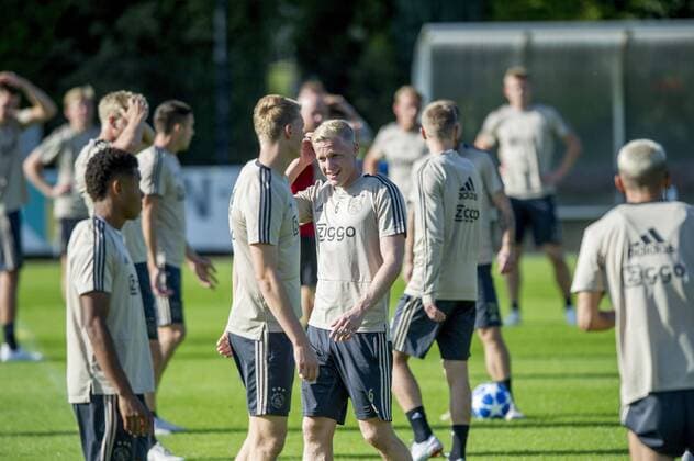 18-09-2018 VOETBAL: TRAINING EN PERSCONFERENTIE AJAX: AMSTERDAM Donny van de Beek (Ajax) Foto: SCS Michel Utrecht xVIxVIxImagesx xSoenarxChamidxsportfotografiexIVx 12161833