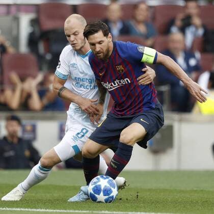 BARCELONA, 18-09-2018, Stadium Nou Camp, season 2018 2019, Champions League football. (Left-right) PSV player Jorrit Hendrix , Barcelona player Lionel Messi during the match FC Barcelona Barca - PSV . Barcelona - PSV  x2474495x