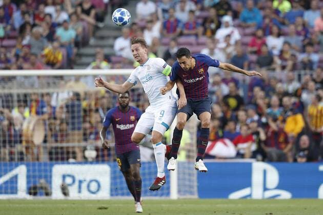BARCELONA, 18-09-2018, Stadium Nou Camp, season 2018 2019, Champions League football. (Left-right) PSV player Luuk de Jong , Barcelona player Sergio Busquets during the match FC Barcelona Barca - PSV . Barcelona - PSV  x2474548x
