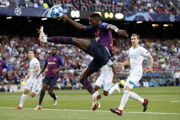 (l-r) Ousmane Dembele of FC Barcelona Barca Daniel Schwaab of PSV during the UEFA Champions League group B match between FC Barcelona and PSV Eindhoven at the Camp Nou stadium on September 18, 2018 in Barcelona, Spain. UEFA Champions League 2018 2019 xVIxVIxImagesx xMauricexvanxSteenxIVx 12162239