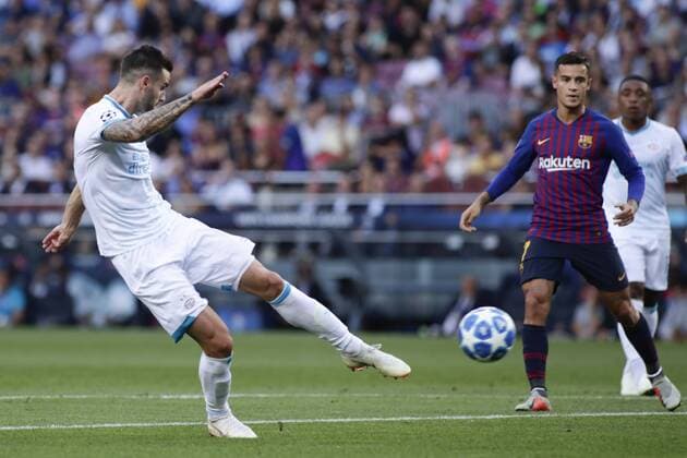 18th September 2018, Camp Nou, Barcelona, Spain; UEFA Champions League football, FC Barcelona Barca versus PSV; Gaston Pereiro of PSV Eindhoven shoots during an attack  ActionPlus12063521 EricxAlonso