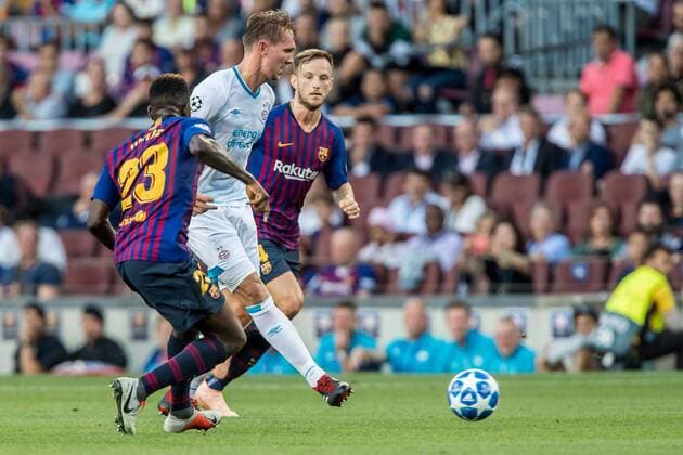 BARCELONA, 18-09-2018, Stadium Nou Camp, season 2018 2019, Champions League football. PSV forwarder Luuk de Jong (C) and Barcelona player Ivan Rakitic (R) and Barcelona player Samuel Umtiti (L) during the game FC Barcelona Barca - PSV. Barcelona - PSV  x2474666x