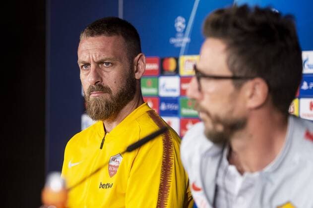 Daniele De Rossi (L) and coach Eusebio Di Francesco of Roma during press conference PK Pressekonferenz the day before Champions League match between Real Madrid and Roma at Santiago Bernabeu Stadium in Madrid, Spain. September 18, 2018.  (2653006)