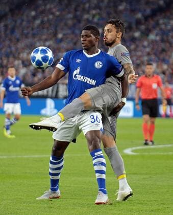 18 09 2018 xovx Football UEFA Champions League FC Schalke 04 FC Porto emporer l Breel Embolo FC Schalke 04 Alex Telles FC Porto action DFL DFB REGULATIONS PROHIBIT ANY USE OF PHOTOGRAPH as IMAGE SEQUENCES and or QUASI VIDEO Gelsenkirchen