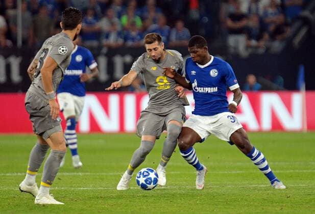 18 09 2018 xovx Football UEFA Champions League FC Schalke 04 FC Porto emporer Alex Telles FC Porto Hector Herrera FC Porto Breel Embolo FC Schalke 04 Action DFL DFB REGULATIONS PROHIBIT ANY USE OF PHOTOGRAPHS as IMAGE SEQUENCES and or QUASI VIDEO Gelsenkirchen