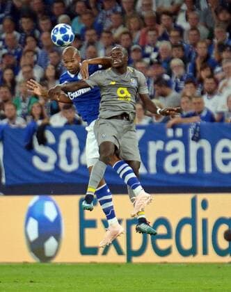 18 09 2018 xovx Football UEFA Champions League FC Schalke 04 FC Porto emspor v l header between Naldo FC Schalke 04 and Vincent Aboubakar FC Porto action DFL DFB REGULATIONS PROHIBIT ANY USE OF PHOTOGRAPH as IMAGE SEQUENCES and or QUASI VIDEO Gelsenkirchen