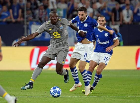 18 09 2018 xovx Football UEFA Champions League FC Schalke 04 FC Porto emporer Vincent Aboubakar FC Porto Suat Serdar FC Schalke 04 Nabil Bentaleb FC Schalke 04 DFL DFB REGULATIONS PROHIBIT ANY USE OF PHOTOGRAPH as IMAGE SEQUENCES and or QUASI VIDEO Gelsenkirchen
