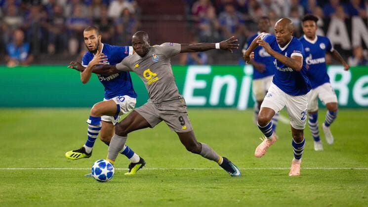 Gelsenkirchen Germany 18 09 2018 UEFA Champions League 2018 19 Season Group Stage Group D 1 Gameday FC Schalke 04 FC Porto Nabil Bentaleb S04 Vincent Aboubakar Porto Naldo S04 in action DeFodi512
