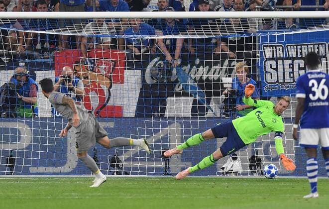 18 09 2018 Football UEFA Champions League Season 2018 2019 Preliminary Round 1 Gameday FC Schalke 04 FC Porto Goalkeeper Ralf Fährmann parried the penalty from Alex Telles FC Porto Team2