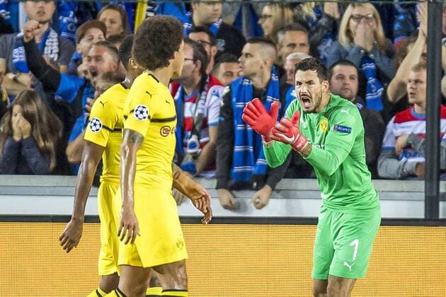 Football Champions League Season 2018 2019 Group stage 1 Gameday Club Bruges Borussia Dortmund on 18 09 2018 in Jan Breydel Stadium in Bruges Belgium Dortmund goalkeeper Roman Bürki Buerki fires his team DFL REGULATIONS PROHIBIT ANY USE OF PHOTOGRAPH AS IMAGE SEQUENCES AND OR QUASI VIDEO Copyright: xKirchner DavidxInderliedx