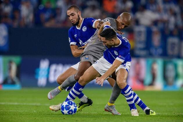Nabil Bentaleb FC Schalke 04 10 Yacine Brahimi FC Porto 8 and Suat Serdar FC Schalke 04 8 in the Champions League match between FC Schalke 04 and FC Porto on 18 09 2018 FC Schalke 04 vs FC Porto Champions League Group stage 18 09 2018 Gelsenkirchen Copyright: xSchuelerx xEibnerx-xPressefotox EP_EER