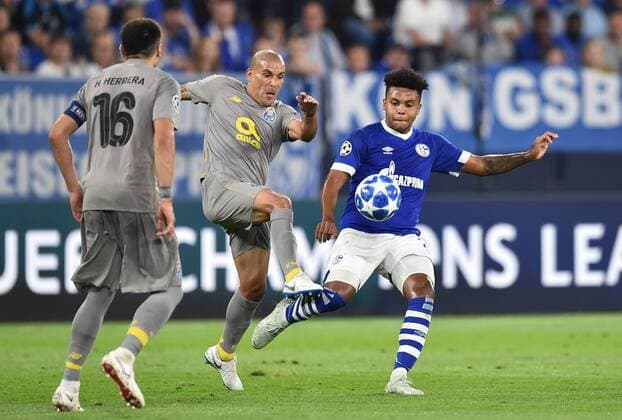 Football Champions League Group Stage 1 Gameday FC Schalke 04 FC Porto on 18 09 2018 in Veltins Arena in Gelsenkirchen Hector Herrera Porto left Maxi Pereira Porto center Weston McKennie Schalke right DFL Regulations prohibit any use of images as or sequences xTTx