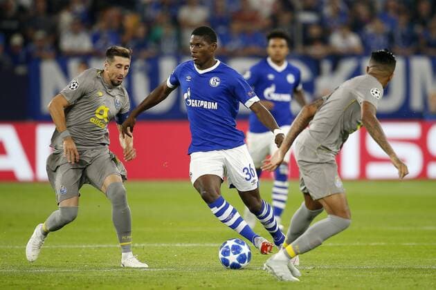 GELSENKIRCHEN, 18-09-2018, Veltins Arena, season 2018 2019, Champions League, FC Porto player Hector Herrera(l), Schalke 04 player Breel Embolo(m) and FC Porto player Alex Telles(r) during the match Schalke 04 - FC Porto. Schalke - Porto  x2475217x