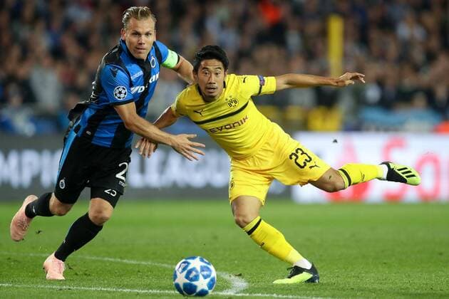 Sport Bilder des Tages Club s Ruud Vormer and Dortmund s Shinji Kagawa fight for the ball during a game between Belgian soccer team Club Brugge KV and German club Borussia Dortmund, in Brugge, Tuesday 18 September 2018, day one of the UEFA Champions League, in group A. BRUNOxFAHY  x05428780x