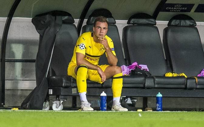 Football Champions League Season 2018 2019 Group stage 1 Gameday Club Bruges Borussia Dortmund on 18 09 2018 at the Jan Breydel Stadium in Bruges Belgium Dortmunds Mario Götze Goetze sits disappointed after his replacement on the bench DFL REGULATIONS PROHIBIT ANY USE OF PHOTOGRAPH AS IMAGE SEQUENCES AND OR QUASI VIDEO Copyright: xKirchner DavidxInderliedx