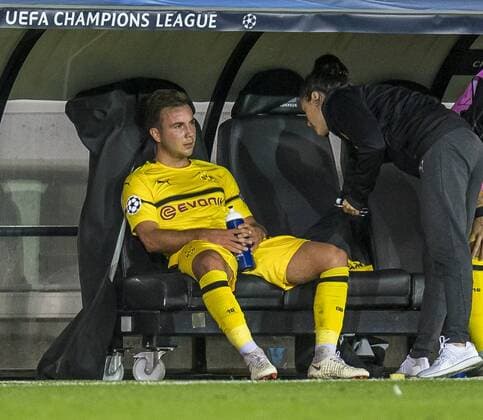 Football Champions League Season 2018 2019 Group stage 1 Gameday Club Bruges Borussia Dortmund on 18 09 2018 at the Jan Breydel Stadium in Bruges Belgium Dortmunds Mario Götze Goetze sits disappointed after his replacement on the bench DFL REGULATIONS PROHIBIT ANY USE OF PHOTOGRAPH AS IMAGE SEQUENCES AND OR QUASI VIDEO Copyright: xKirchner DavidxInderliedx