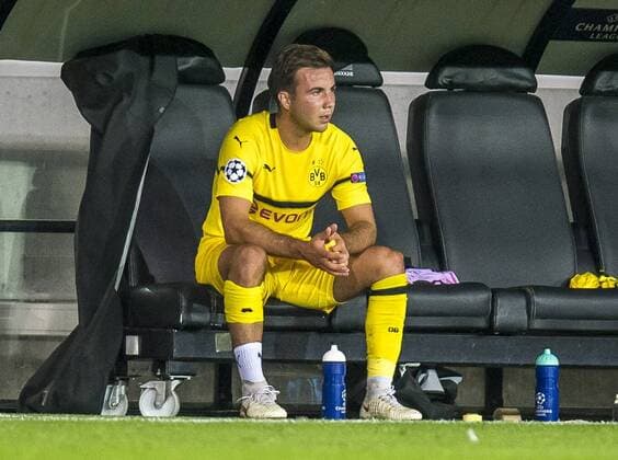 Football Champions League Season 2018 2019 Group stage 1 Gameday Club Bruges Borussia Dortmund on 18 09 2018 at the Jan Breydel Stadium in Bruges Belgium Dortmunds Mario Götze Goetze sits disappointed after his replacement on the bench DFL REGULATIONS PROHIBIT ANY USE OF PHOTOGRAPH AS IMAGE SEQUENCES AND OR QUASI VIDEO Copyright: xKirchner DavidxInderliedx