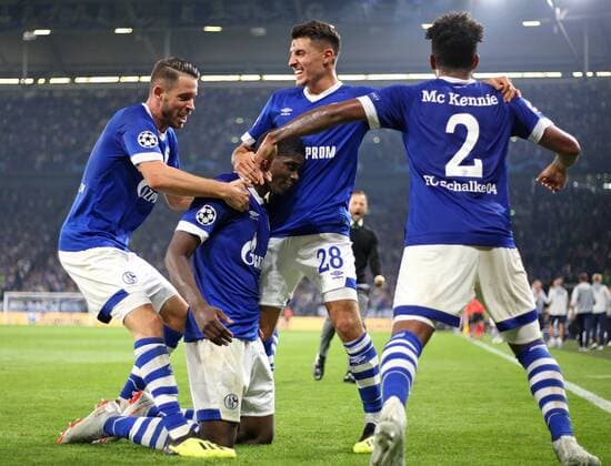 18 09 2018 Football UEFA Champions League 2018 2019 Group Stage 1 Gameday FC Schalke 04 FC Porto in the VELTINS Arena Gelsenkirchen Jubel Schalke 04 Goal to the 1 0 LR Mark Uth Schalke Goalkeeper Breel Embolo Schalke Alessandro Schöpf Schalke and Weston McKennie Schalke DFL and DFB regulations prohibit any use of photographs as image sequences or quasi video