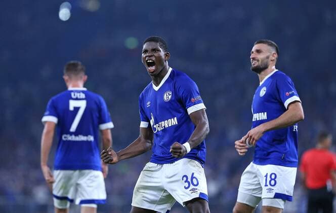 18 09 2018 Football UEFA Champions League 2018 2019 Group Stage 1 Gameday FC Schalke 04 FC Porto in the VELTINS Arena Gelsenkirchen Cheers Goalkeeper Breel Embolo with Schalke Goal to the 1 0 DFL and DFB regulations prohibit any use of images as image sequences and or almost video
