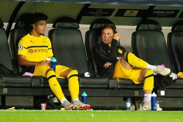 Bruegge Belgium 18 09 2018 UEFA Champions League 2018 19 Season Preliminary Round Group Stage Group A 1 Matchday Club Bruegge BV Borussia Dortmund Jadon Sancho BVB and Mario Goetze BVB on the bench DeFodi001
