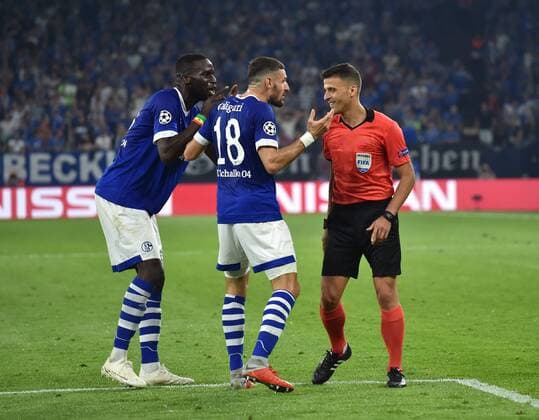 18 09 2018 Football UEFA Champions League Season 2018 2019 Preliminary Round 1 Gameday FC Schalke 04 FC Porto Salif Sane and Daniel Caligiuri Schalke 04 call for referee Jesus Gil Manzano Team2
