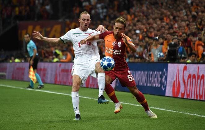 Lokomotiv Moscow s Vladislav Ignatjev and Galatasaray s Yuto Nagatomo during the Champions League, group D match between Galatasaray and Lokomotiv Moscow, at the Istanbul Turk Telekom Stadium, Turkey, Tuesday, Sept. 18, 2018. (  Copyright: DepoxPhotos 16117949