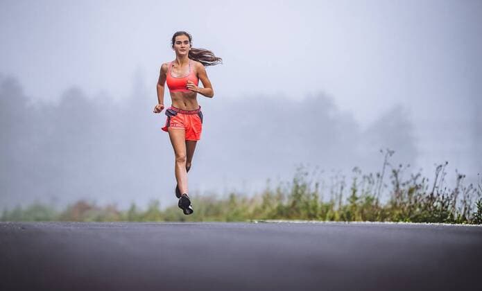 THEME PICTURE a girl walks in the fog during her morning training on 06 September 2018 in Kaprun Austria a girl runs in the fog during her morning workout Kaprun Austria on 2018 09 06 Kaprun  EX_FEI