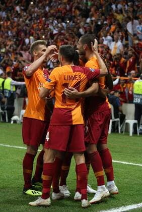 Galatasarayplayers celebrates for Eren Derdiyok s goal During the Champions league match between Galatasaray and Lokomotiv Moscow at Turk Telekom Stadium in Istanbul , Turkey on September 18 , 2018. 