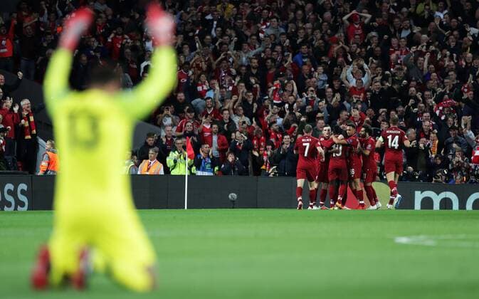 Sport Themen der Woche KW38 Sport Bilder des Tages Football - 2018 2019 UEFA Champions League - Group C: Liverpool vs. Paris Saint-Germain Alison Becker of Liverpool celebrates after Daniel Sturridge of Liverpool scores at Anfield. COLORSPORT LYNNE CAMERON 