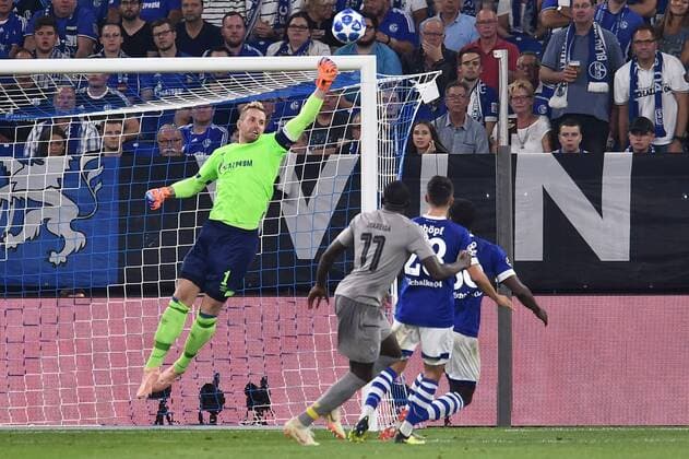 Football Champions League Group Stage 1 Gameday FC Schalke 04 FC Porto on 18 09 2018 in the Veltins Arena in Gelsenkirchen Ralf Fährmann Schalke behind DFL Regulations prohibit any use of images as image sequences or quasi video xTTx