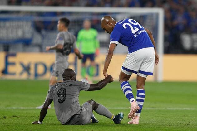 18 09 2018 Football Season 2018 2019 Champions League 1 Gameday FC Schalke 04 FC Porto v L Vincent Aboubakar FC Porto Naldo FC Schalke 04 Gelsenkirchen Veltins Arena NRW Germany